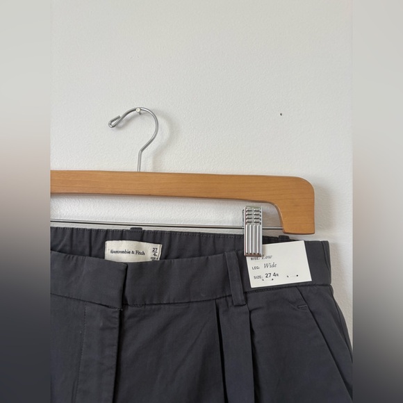 Abercrombie & Fitch Sloane Low Rise Tailored Twill Pant – Dark Grey - Picture 3 of 5